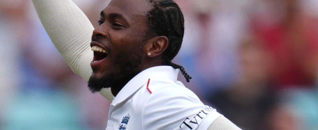 England have New Zealand six down as lead passes 400 LIVE!